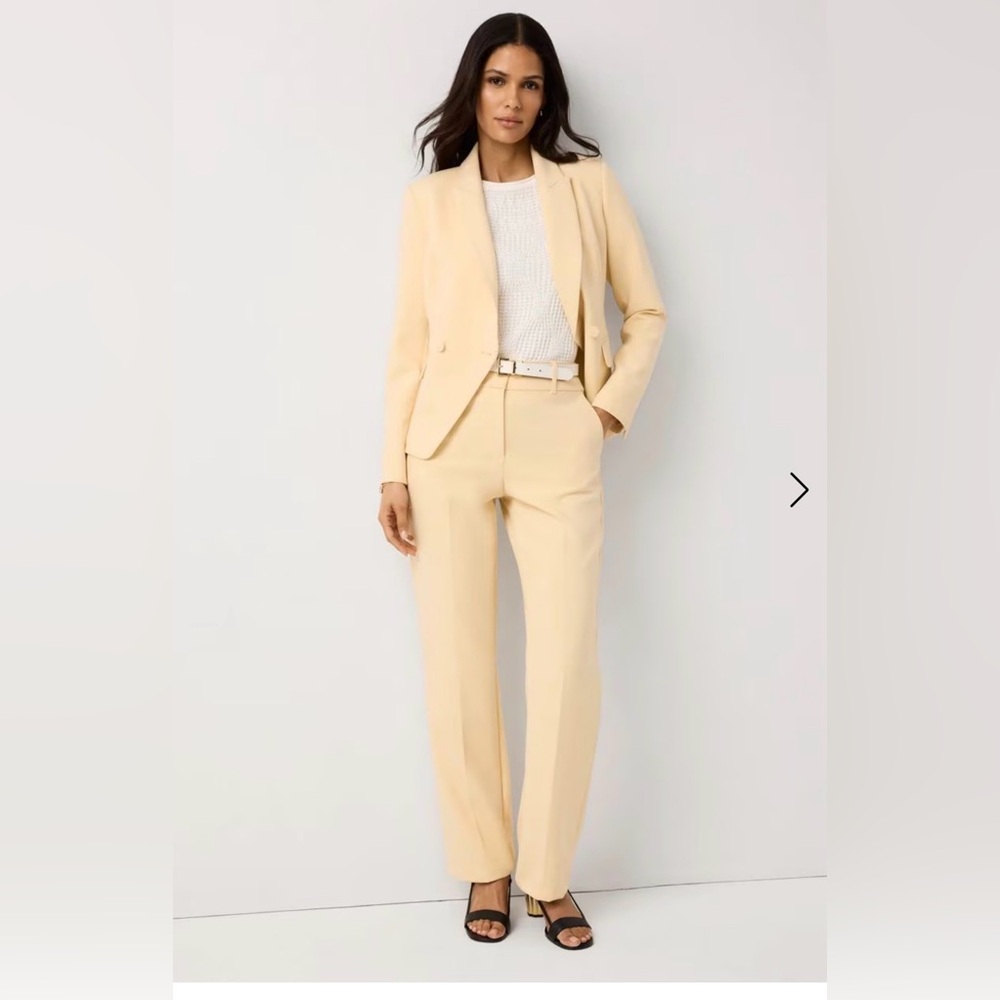 White House Black Market pale yellow suit set- jacket + pants size 2 *NWT